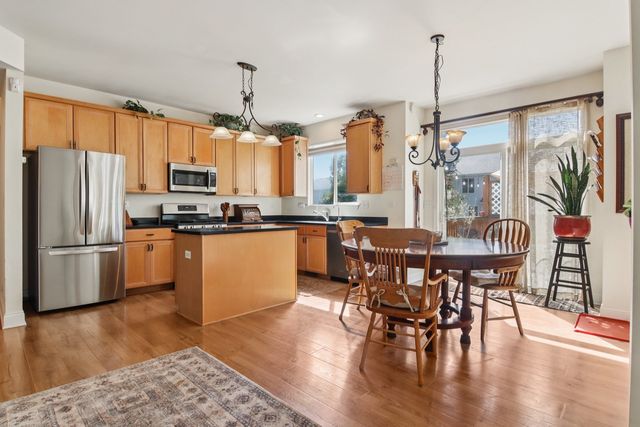 593 W Hamlin Lane, Round Lake, IL 60073