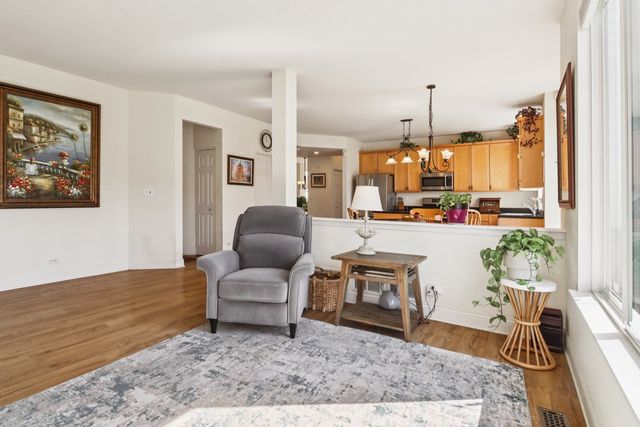 593 W Hamlin Lane, Round Lake, IL 60073