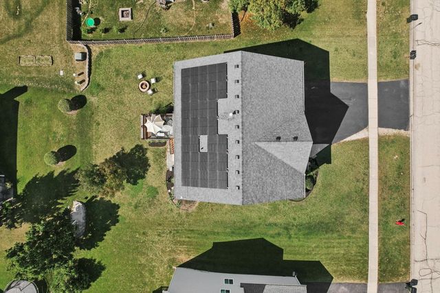 593 W Hamlin Lane, Round Lake, IL 60073