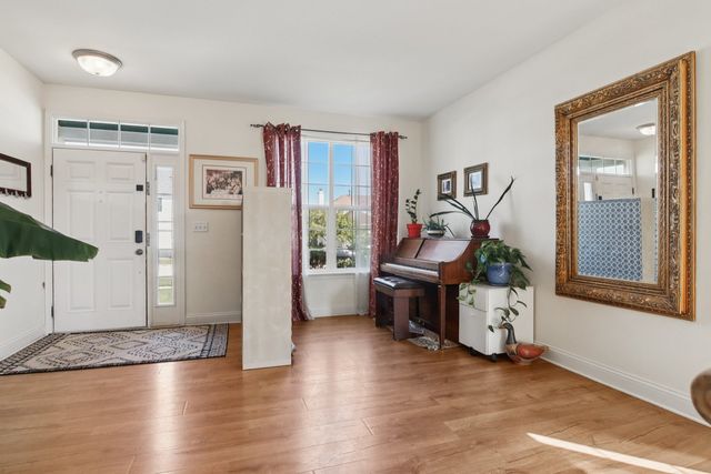 593 W Hamlin Lane, Round Lake, IL 60073