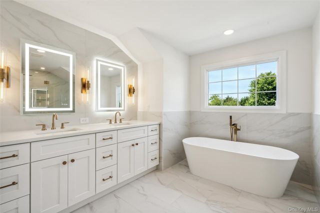 5A Steuben Drive, Jericho, NY 11753