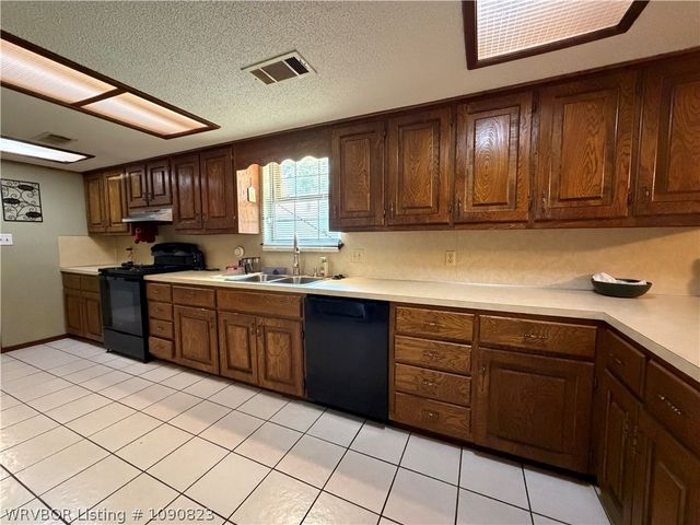 1606 N Hills Boulevard, Van Buren, AR 72956
