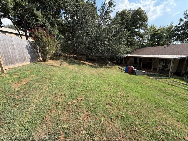 1606 N Hills Boulevard, Van Buren, AR 72956