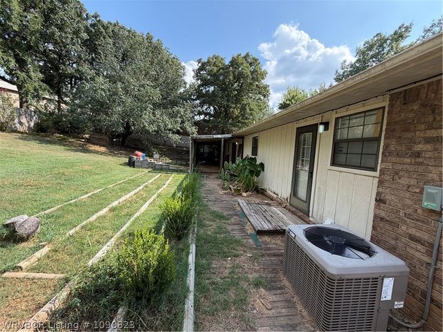 1606 N Hills Boulevard, Van Buren, AR 72956