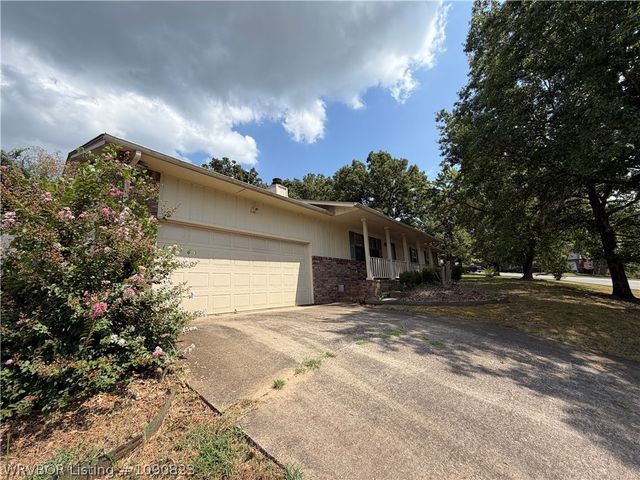 1606 N Hills Boulevard, Van Buren, AR 72956