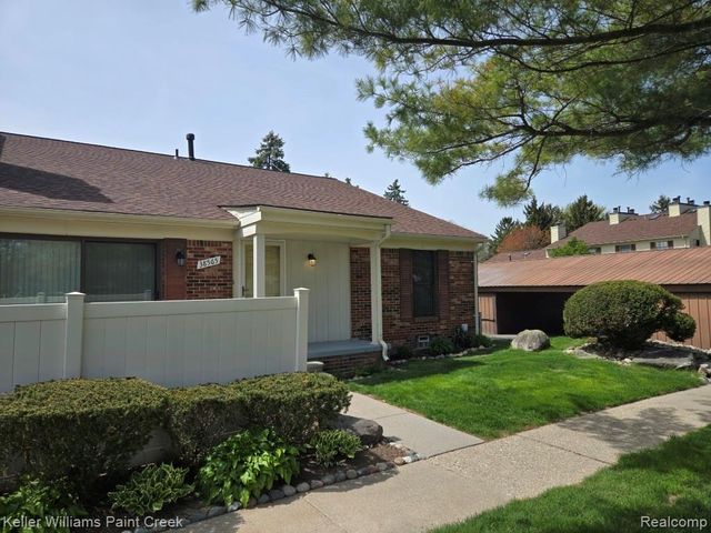 38565 Golfview Drive, Clinton Township, MI 48038
