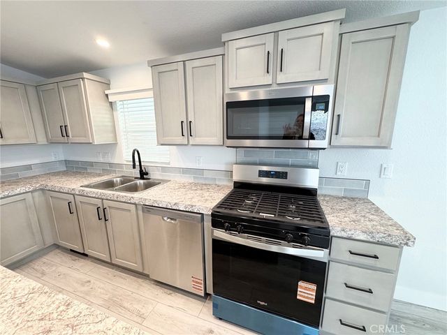 2717 Arrow Highway 158, La Verne, CA 91750