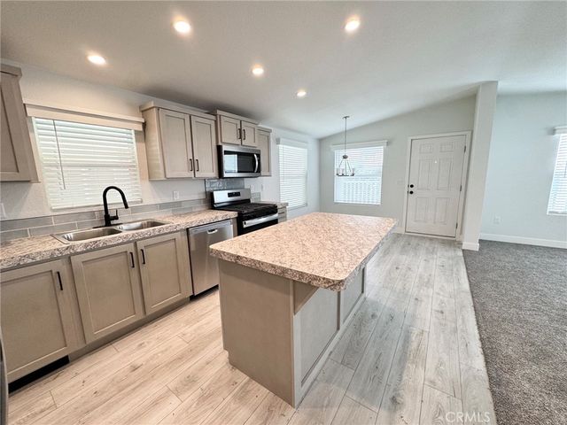 2717 Arrow Highway 158, La Verne, CA 91750