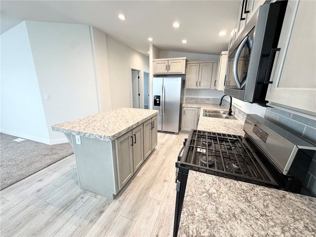 2717 Arrow Highway 158, La Verne, CA 91750