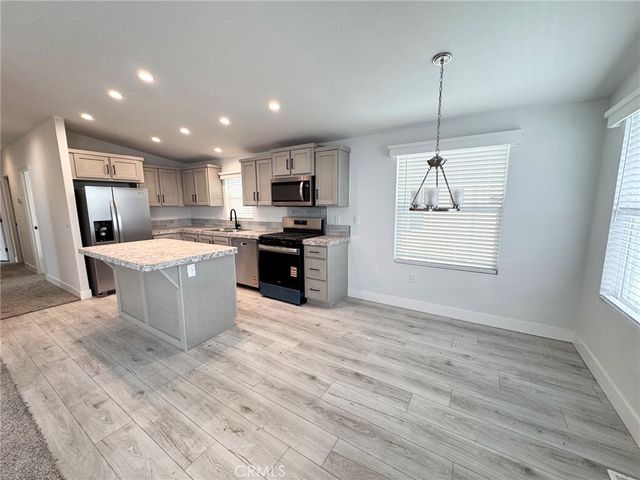 2717 Arrow Highway 158, La Verne, CA 91750