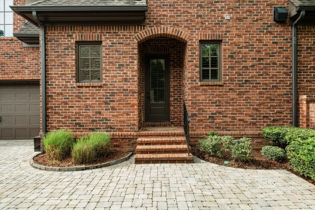 517 Excalibur Ct, Franklin, TN 37067