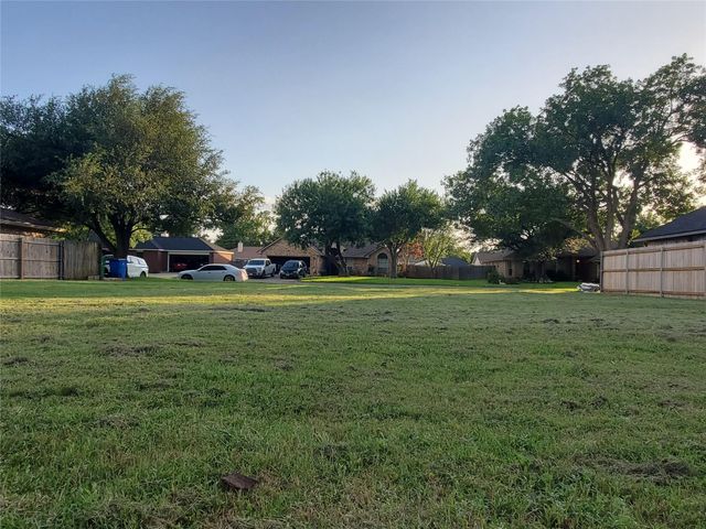 2200 Lark LN, Taylor, TX 76574