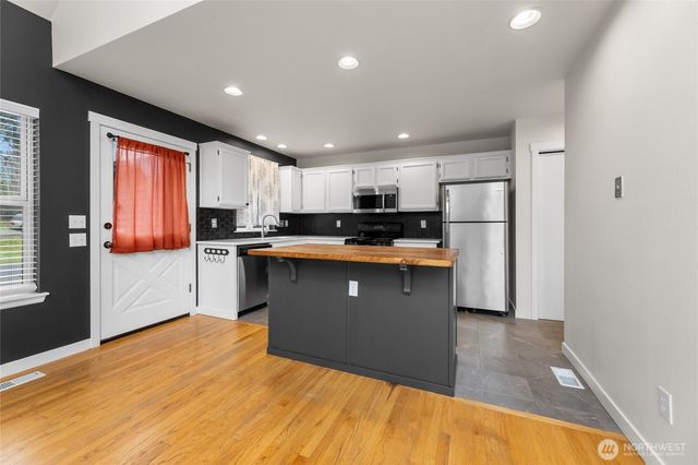 1110 15th Avenue SW, Puyallup, WA 98371