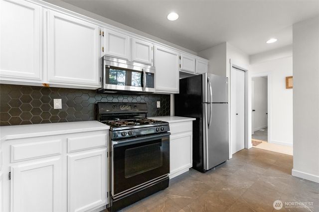 1110 15th Avenue SW, Puyallup, WA 98371