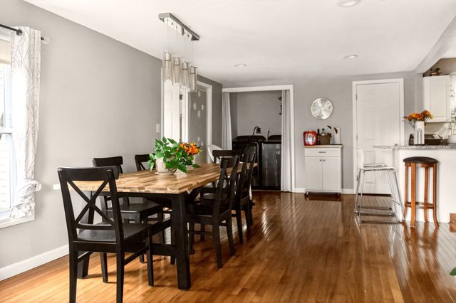 17 Moon St, Southbridge, MA 01550