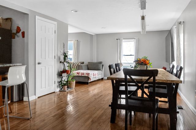 17 Moon St, Southbridge, MA 01550