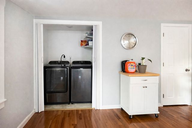 17 Moon St, Southbridge, MA 01550
