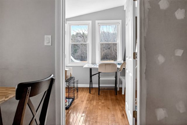 17 Moon St, Southbridge, MA 01550