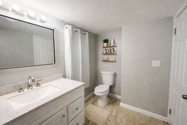 17 Moon St, Southbridge, MA 01550