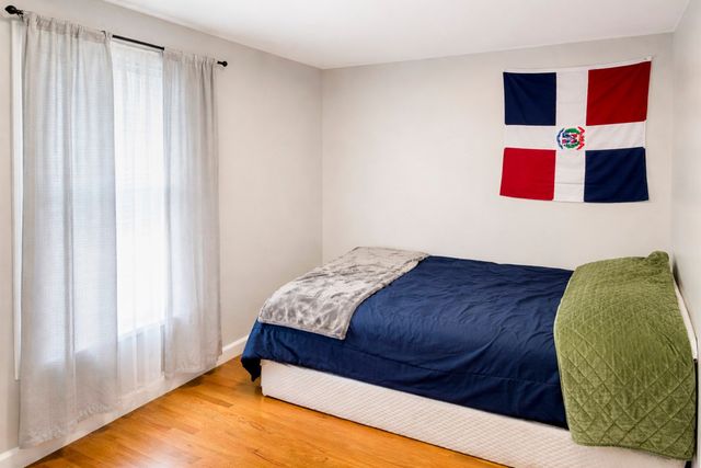 17 Moon St, Southbridge, MA 01550