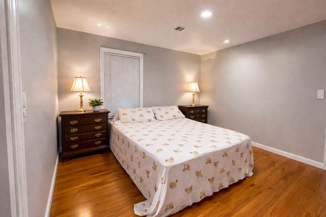17 Moon St, Southbridge, MA 01550