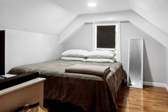 17 Moon St, Southbridge, MA 01550