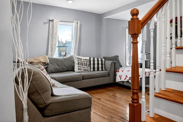 17 Moon St, Southbridge, MA 01550