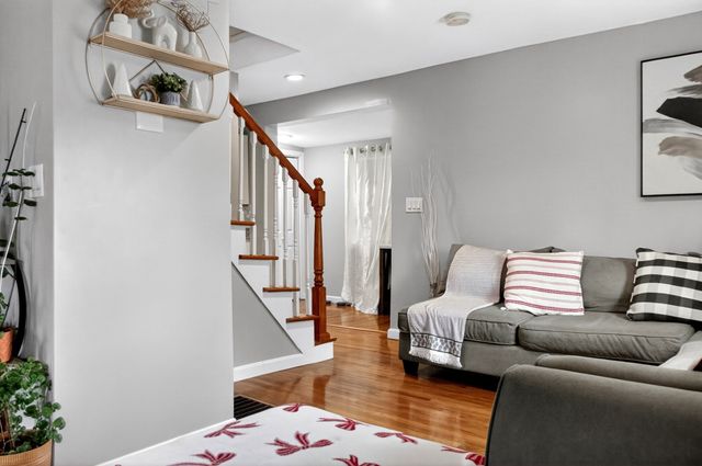 17 Moon St, Southbridge, MA 01550
