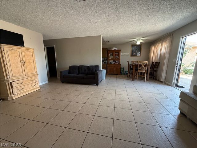 5238 Garden Lane, Las Vegas, NV 89119