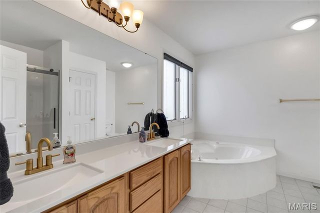 3337 Carriage Crossing, St Charles, MO 63301