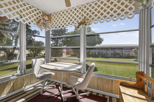 1 Golfs Edge F, West Palm Beach, FL 33417