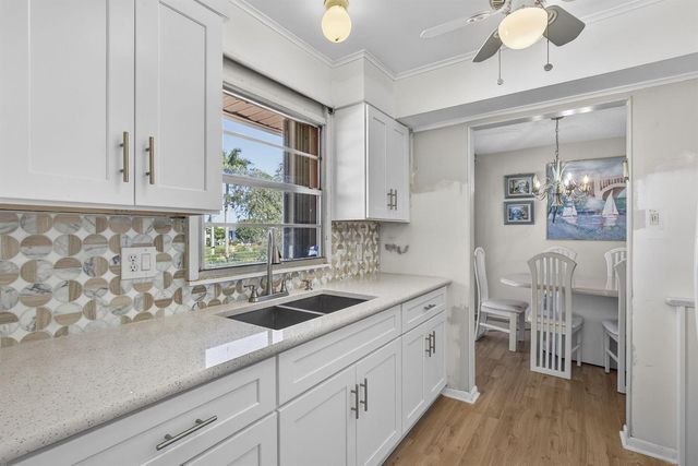 1 Golfs Edge F, West Palm Beach, FL 33417