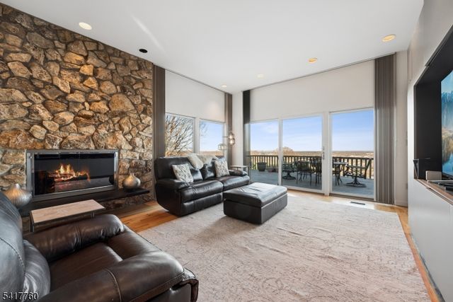 142 Deer Run, Green Brook Twp., NJ 07069