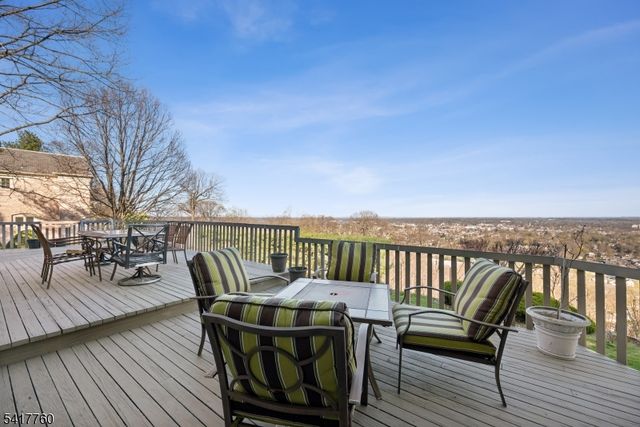 142 Deer Run, Green Brook Twp., NJ 07069