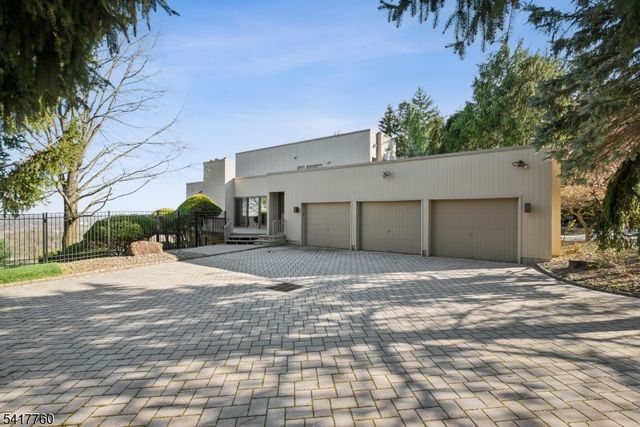 142 Deer Run, Green Brook Twp., NJ 07069