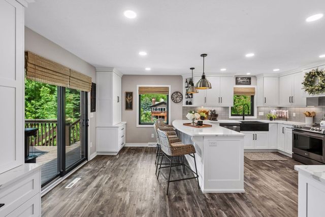 15600 Logarto Lane, Burnsville, MN 55306
