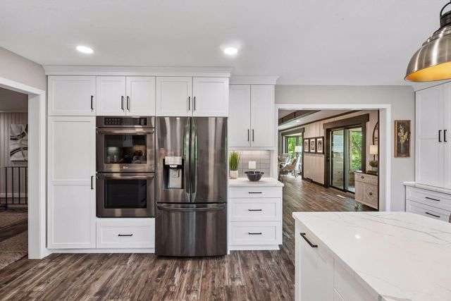 15600 Logarto Lane, Burnsville, MN 55306