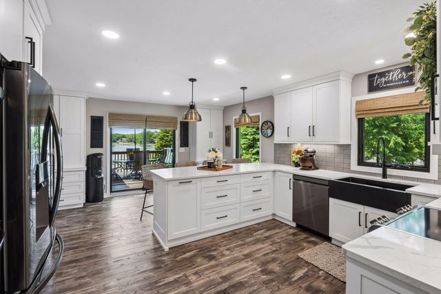 15600 Logarto Lane, Burnsville, MN 55306