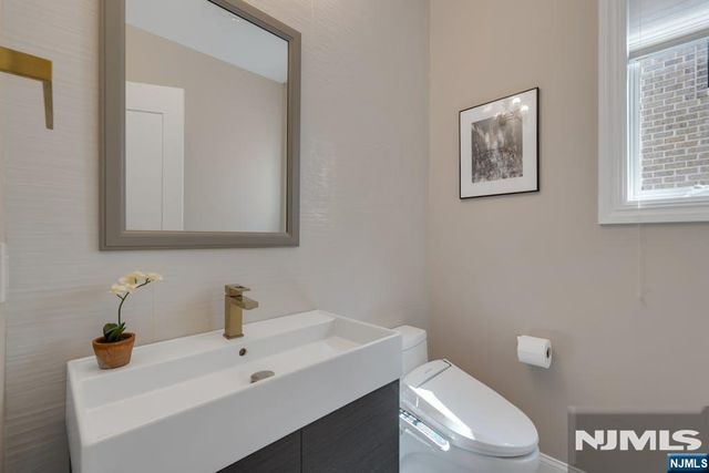 469 9th Street A, Palisades Park, NJ 07650