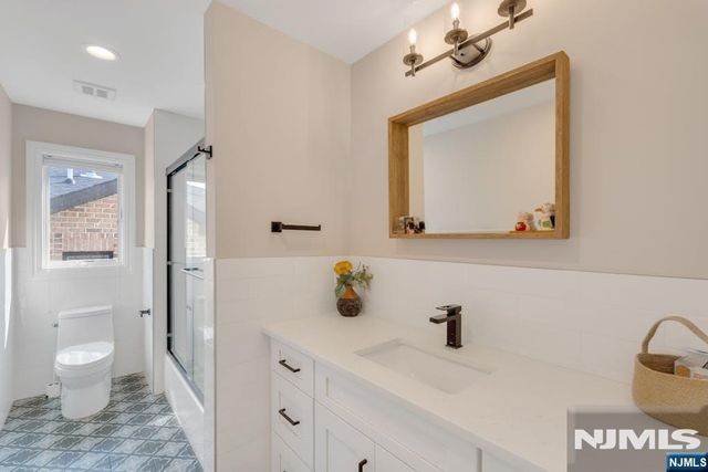 469 9th Street A, Palisades Park, NJ 07650