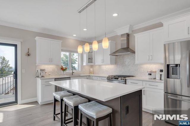 469 9th Street A, Palisades Park, NJ 07650