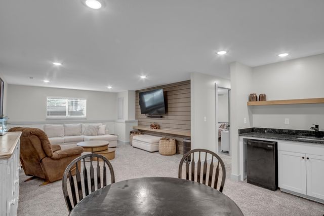 8857 N Hidden Ln, Park City, KS 67147
