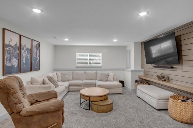 8857 N Hidden Ln, Park City, KS 67147