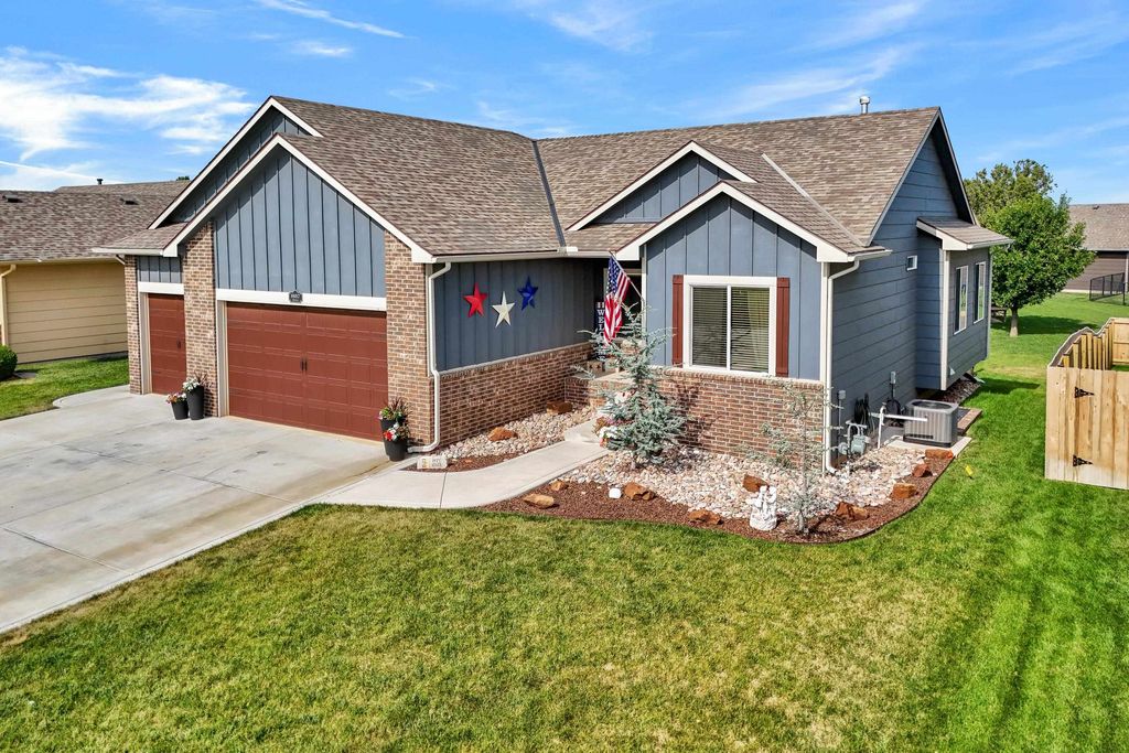8857 N Hidden Ln, Park City, KS 67147