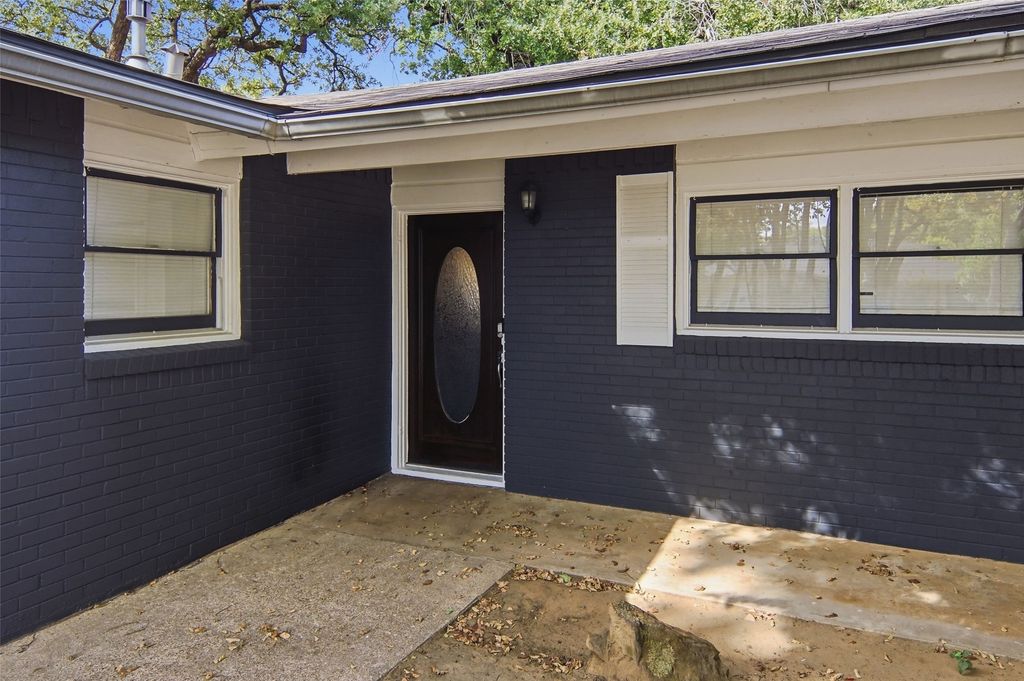 1704 Robin Road, Pantego, TX 76013 — photo 4