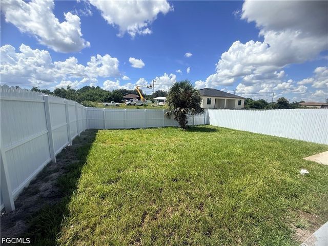 430 Petite AVE, Lehigh Acres, FL 33974