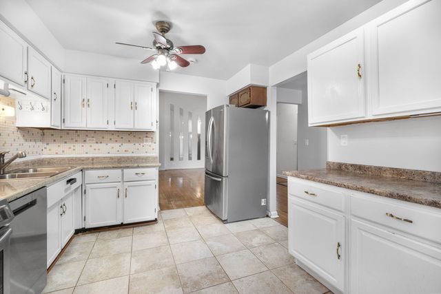 215 dodge Avenue C, Evanston, IL 60202