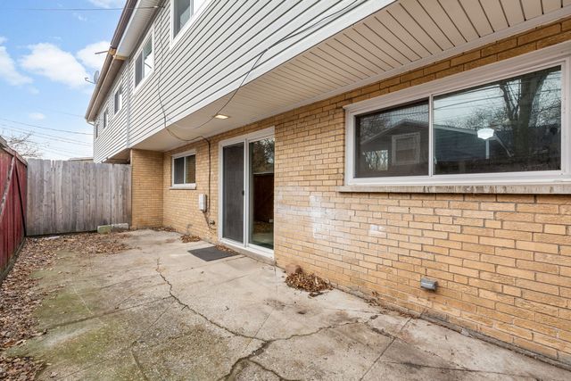 215 dodge Avenue C, Evanston, IL 60202