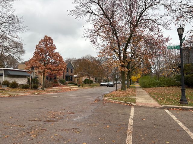 215 dodge Avenue C, Evanston, IL 60202