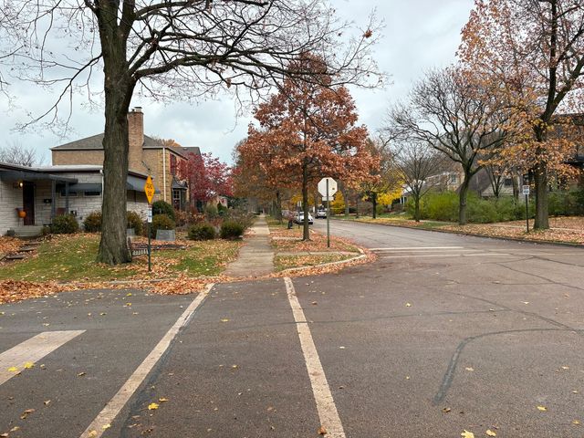 215 dodge Avenue C, Evanston, IL 60202